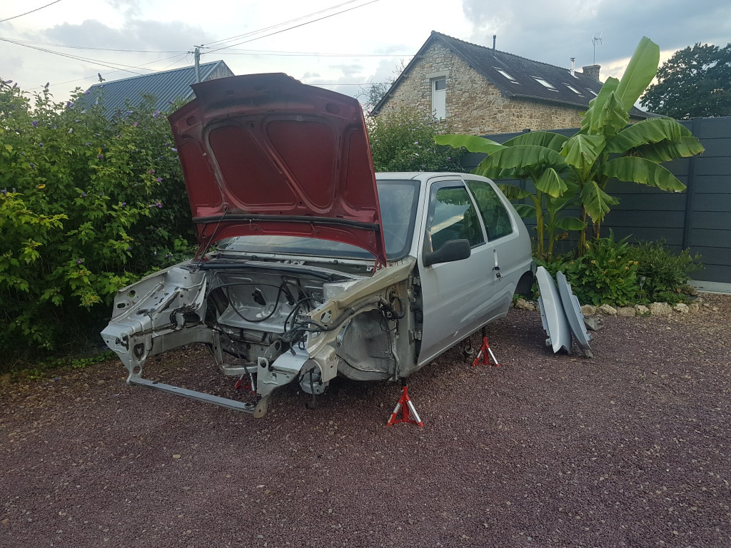 Démontage des ailes avant.